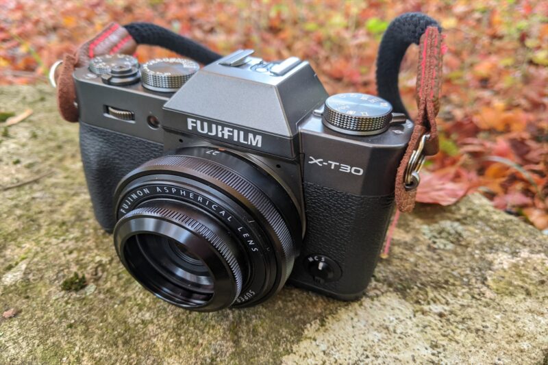 クーポン利用 【ほぼ新品】FUJIFILM XF27mm F2.8 前後キャップ付き